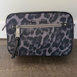 NWOT Michael Kors Large Nylon Leopard Jet Set Crossbody